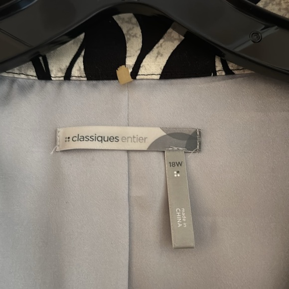 Woman’s beautiful jacket fully lined. - Picture 8 of 9